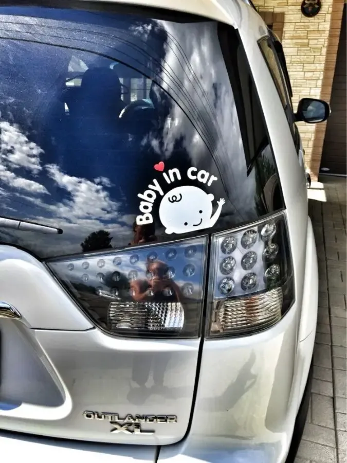 Наклейка на авто Мальчик светоотражающая 8