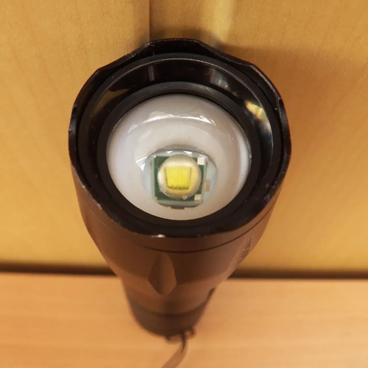 Ліхтар Police 1831A-T6 NEW метал 4