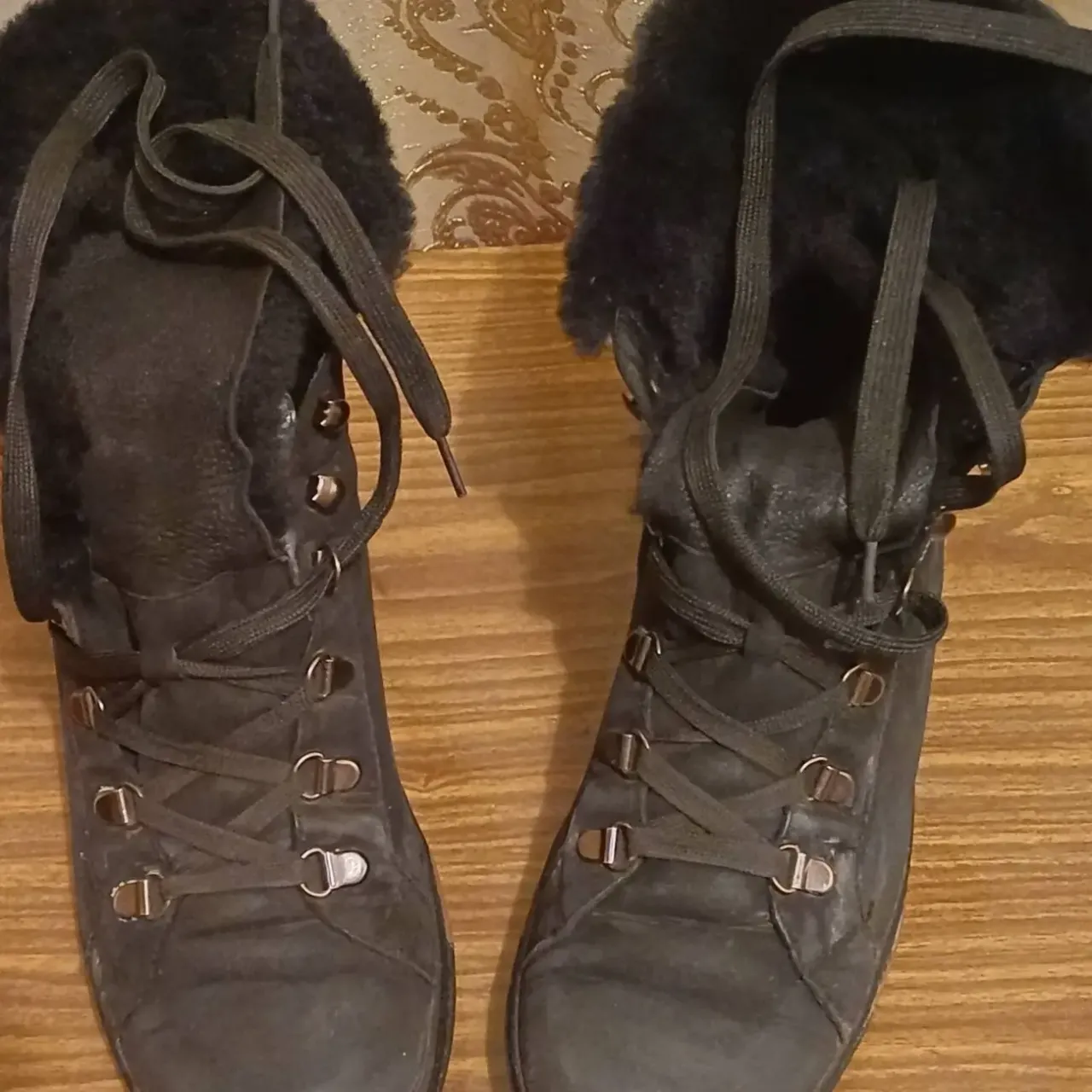 Женские ботинки БУ размером 38, материал замша