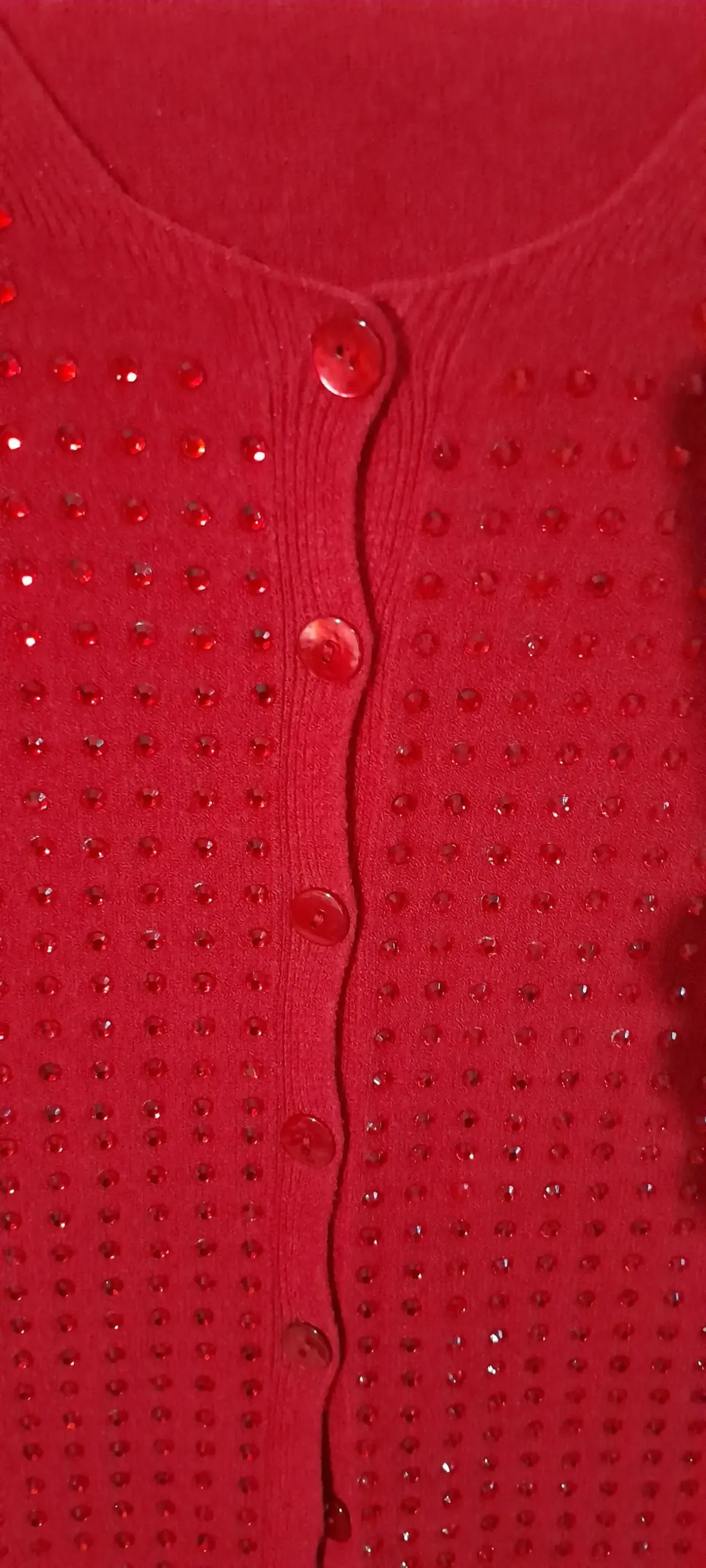 Нарядная красная кофта в красных камнях на пуговицах. Италия. 2