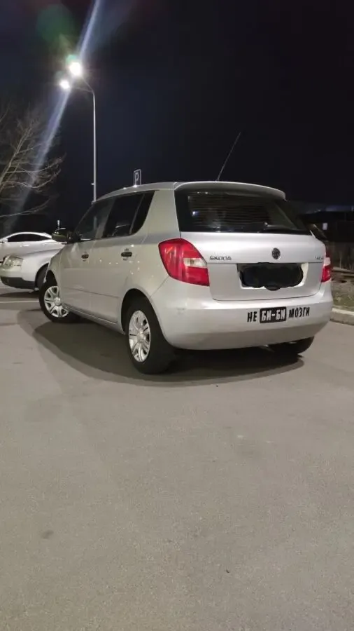 Наклейка на авто на заднее стекло Не Би-Би Мозги Белая ,Чёрная 5