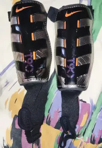 Футбольные щитки Nike T90