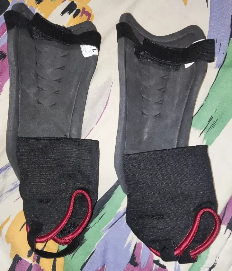 Футбольные щитки Precision 2