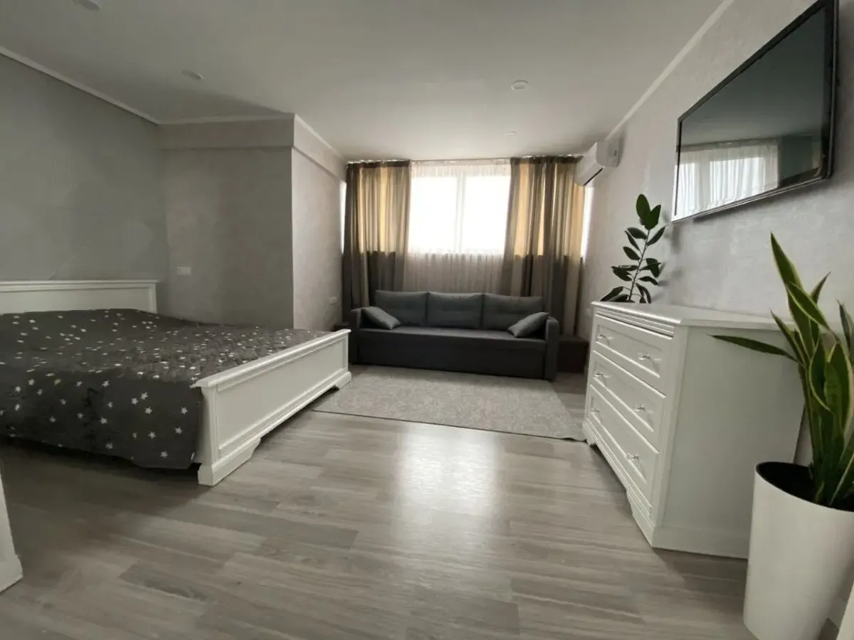 1-ком.кв. видовая по проспекту Оболонський,54 метро 3хв.