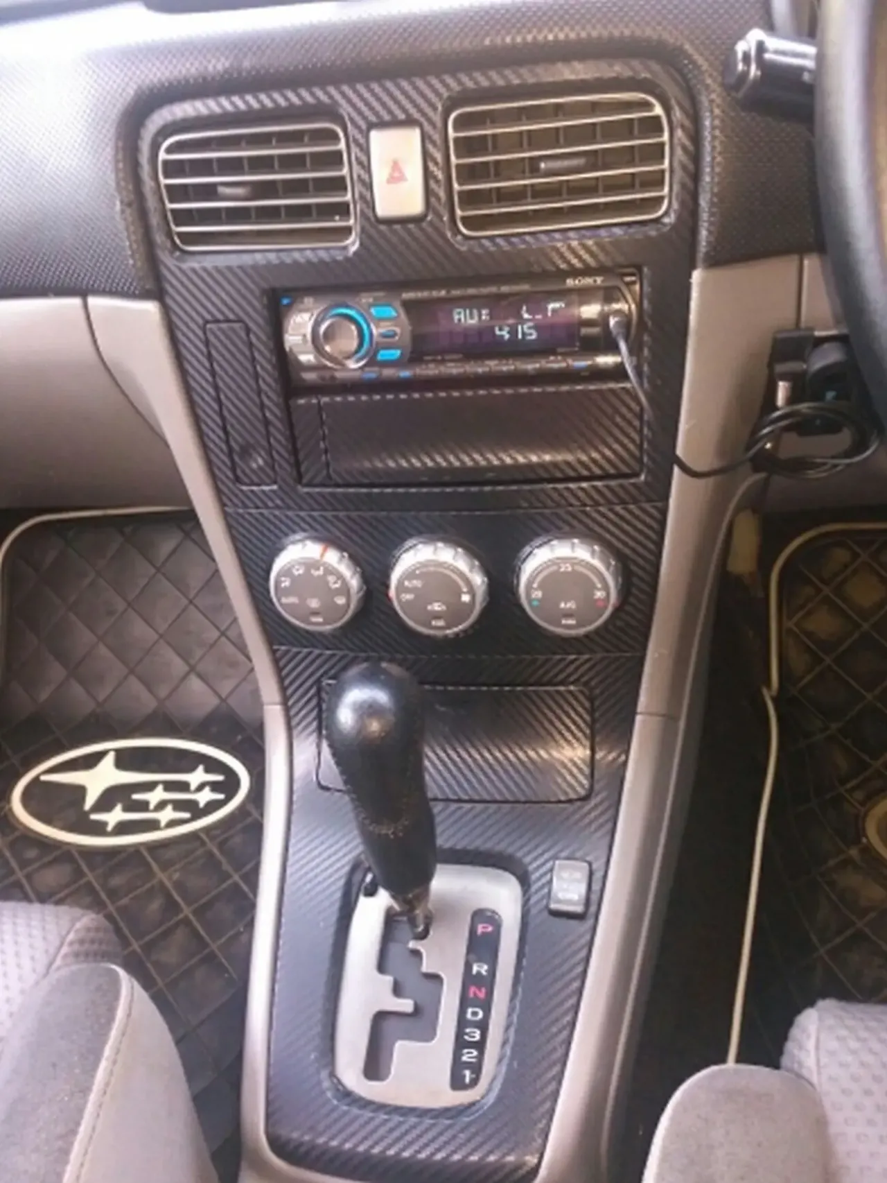 Карбоновая пленка красная 122х29.5 см 2