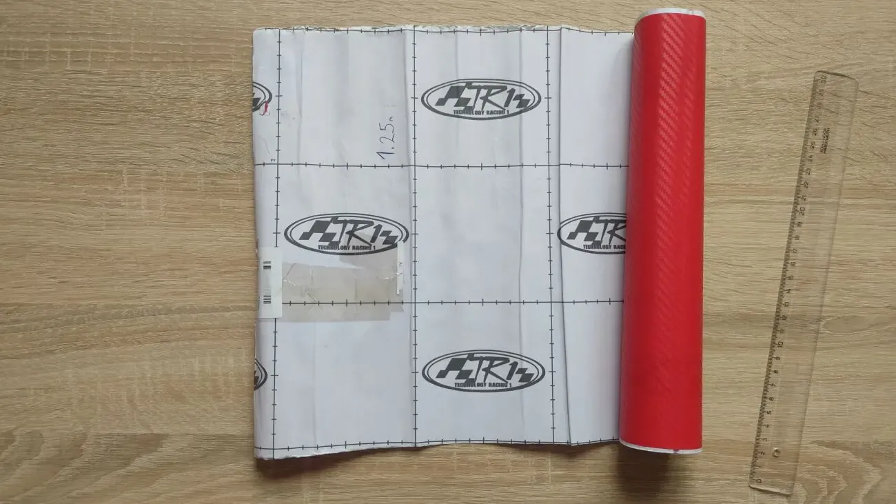 Карбоновая пленка красная 122х29.5 см 6