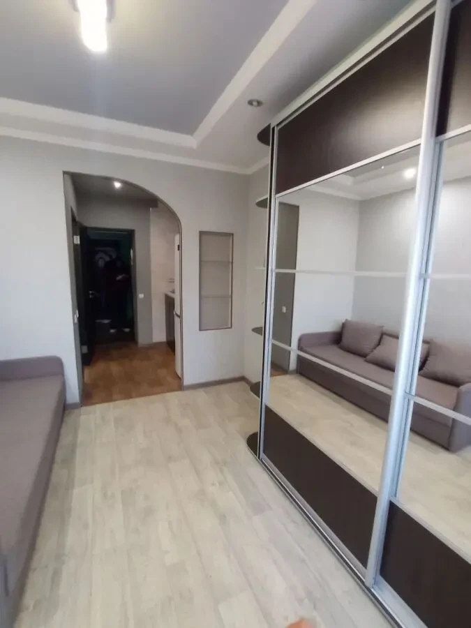 Продам гостинку з меблями, євроремонт 5