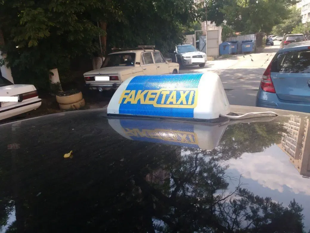 Наклейка на авто Faketaxi светоотражающая Тюнинг авто 7