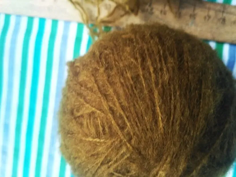 Пряжа нитки горчичного цвета пушистые мягкие 113 грамм 2