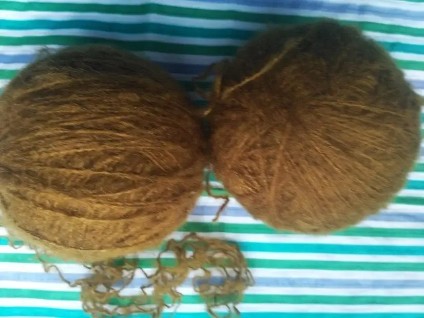 Пряжа нитки горчичного цвета пушистые мягкие 113 грамм