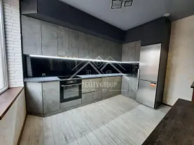 Продаж 2к сталінки з дизайнерським ремонтом пл.Володимира Великого