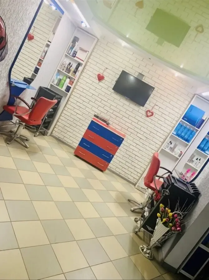 Продаж приміщення з готовим бізнесом (салон краси) зуп. Космонавтів 5