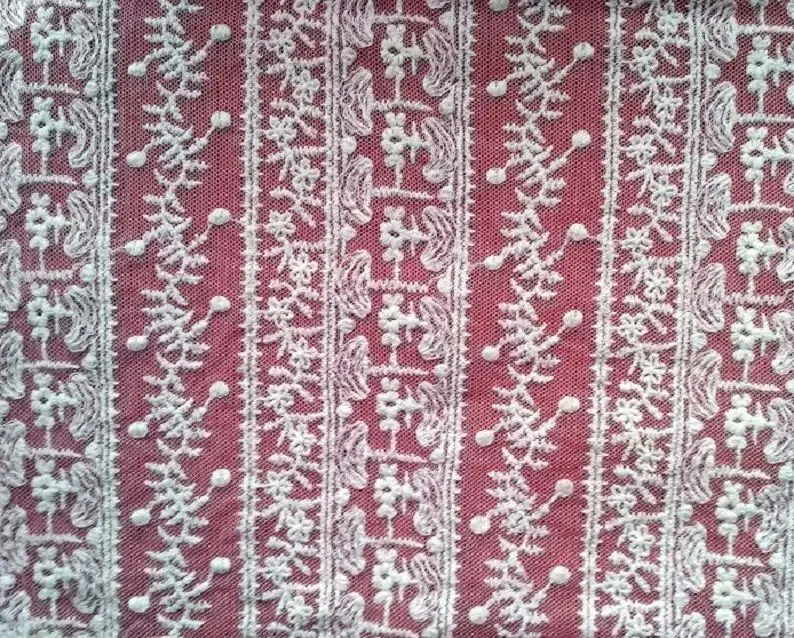 Ткань кружевная на тюле с вышивкой белая под старину