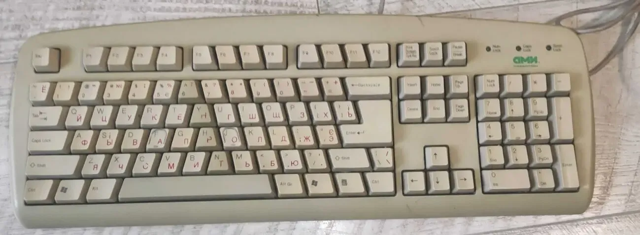 Клавиатура компьютерная АМИ PS/2 б/у