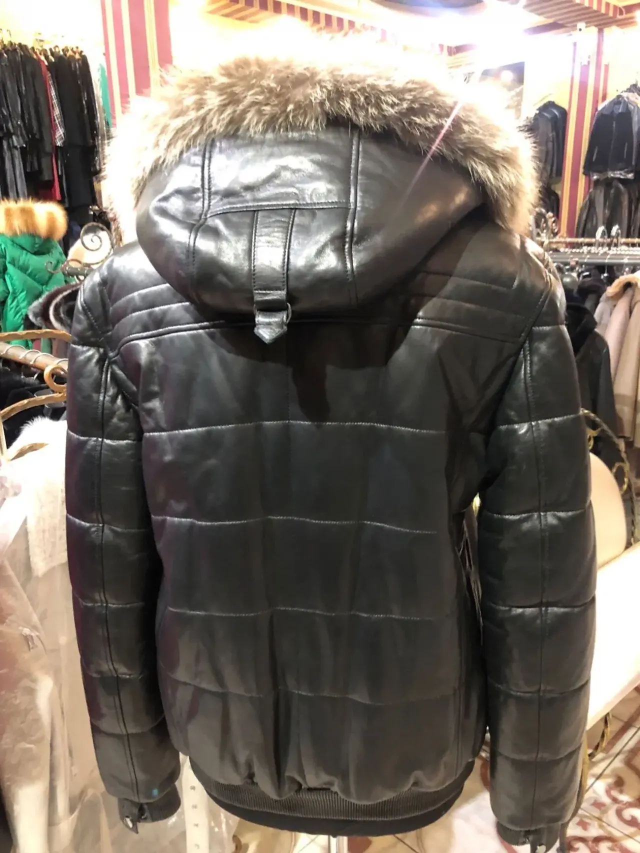 Чоловічий бомбер,капюшон 9