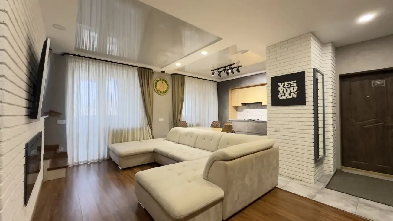 Продаж посторої дворівневої квартири у Львові