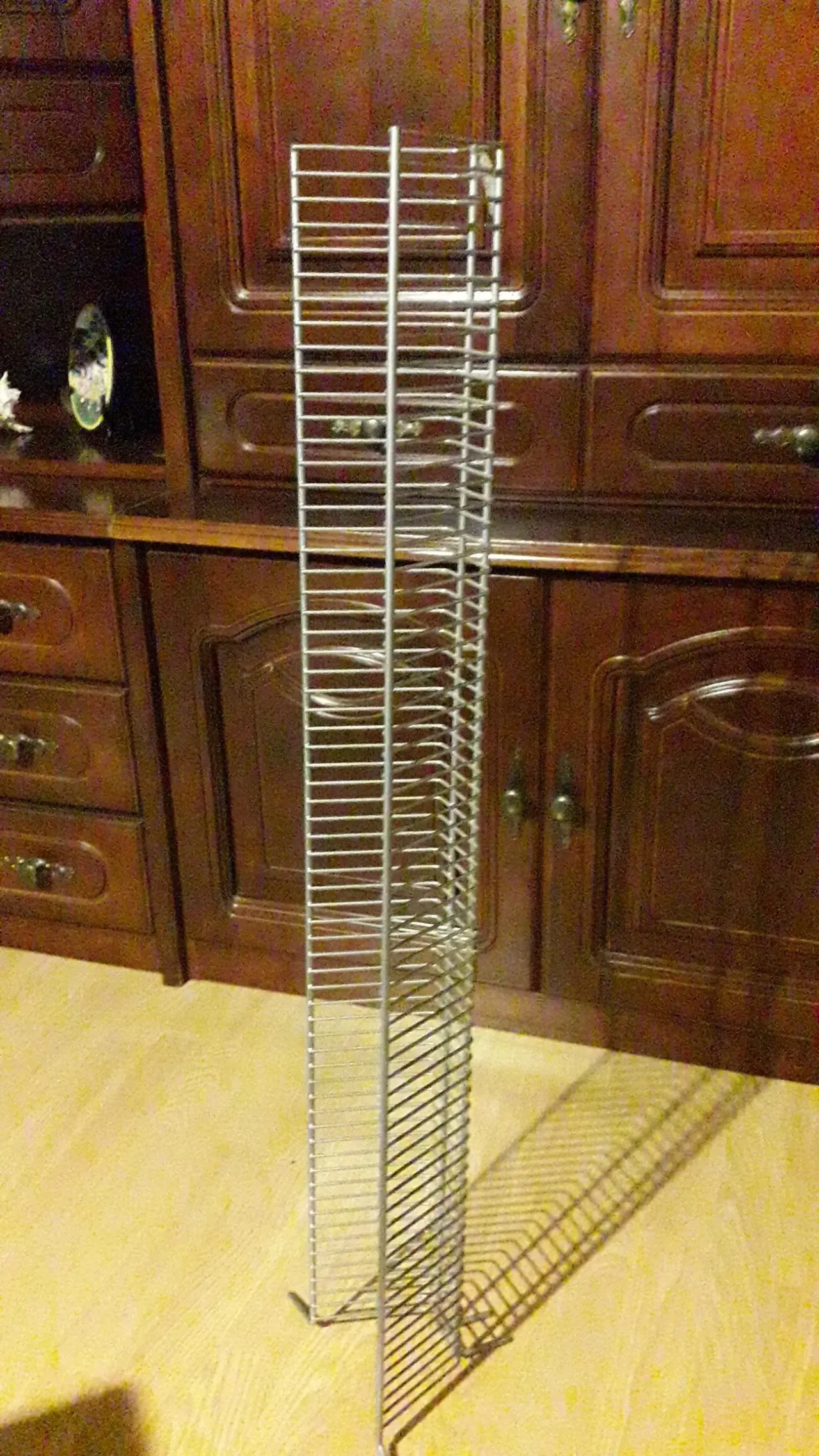 Стильная металлическая подставка для CD дисков. 4