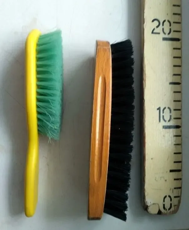 Щетки одежные, набор из 2-х  качественные в хорошем чистом состоянии 3