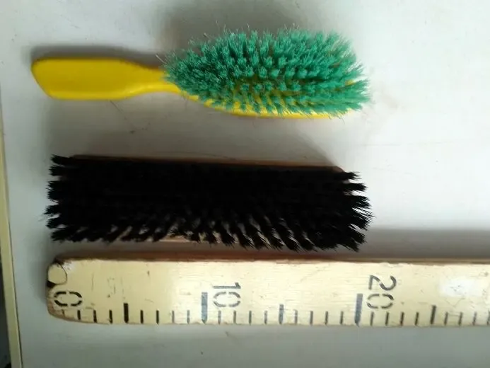 Щетки одежные, набор из 2-х  качественные в хорошем чистом состоянии 4