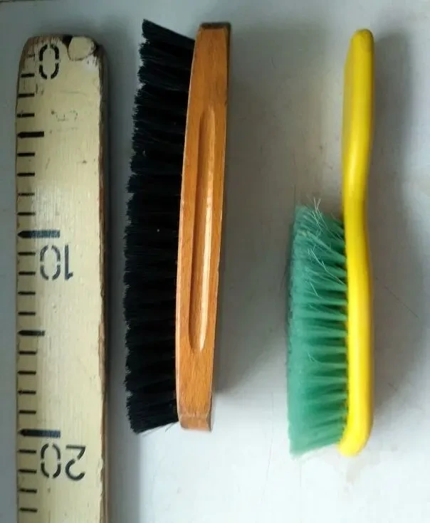Щетки одежные, набор из 2-х  качественные в хорошем чистом состоянии 8