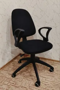 Офісне крісло стул комфорт з підлокітниками та підйомом Роздільна