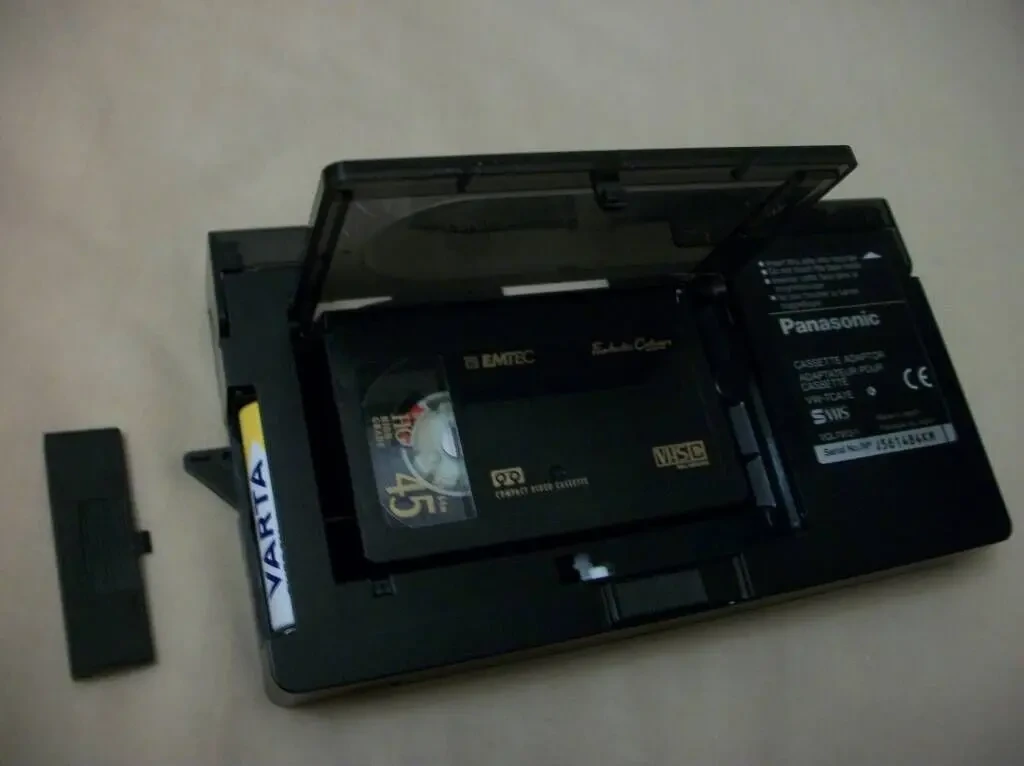 Видеокассета Адаптер . Panasonic VHS . VW-TCA7E  Made in Japan . 9