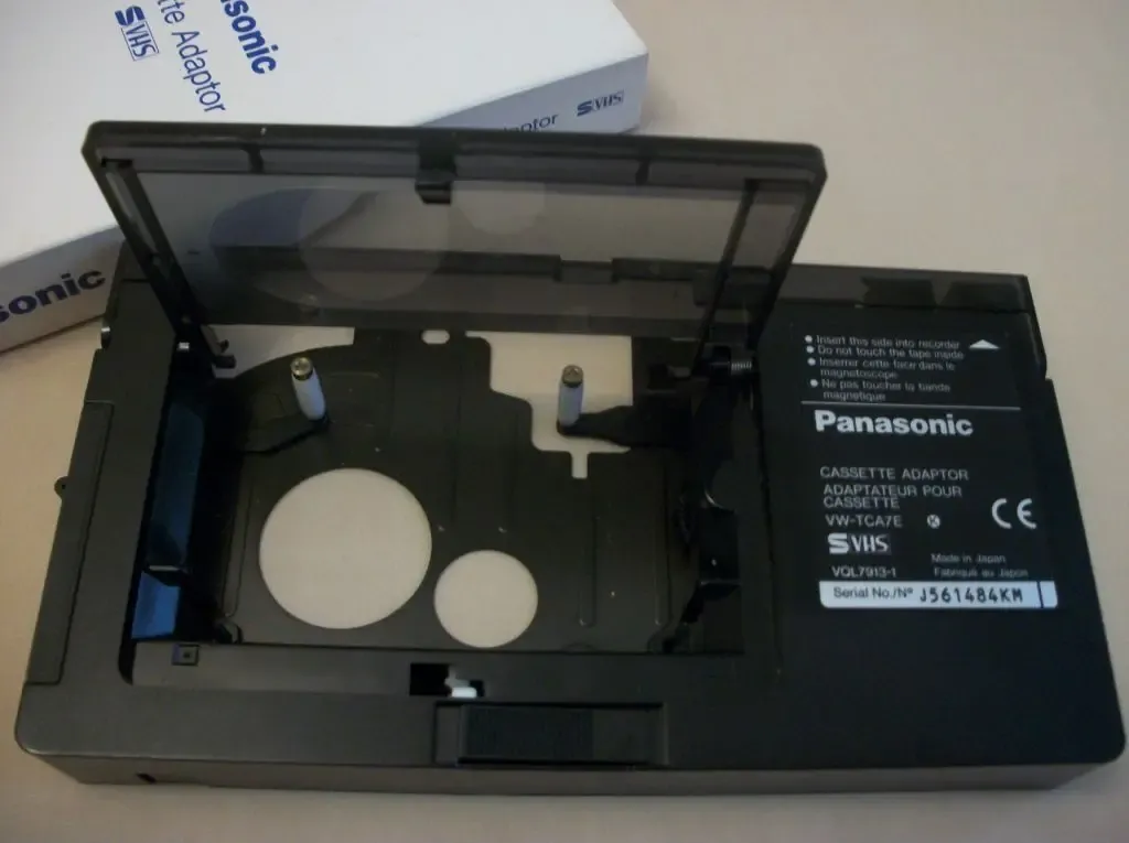 Видеокассета Адаптер . Panasonic VHS . VW-TCA7E  Made in Japan .