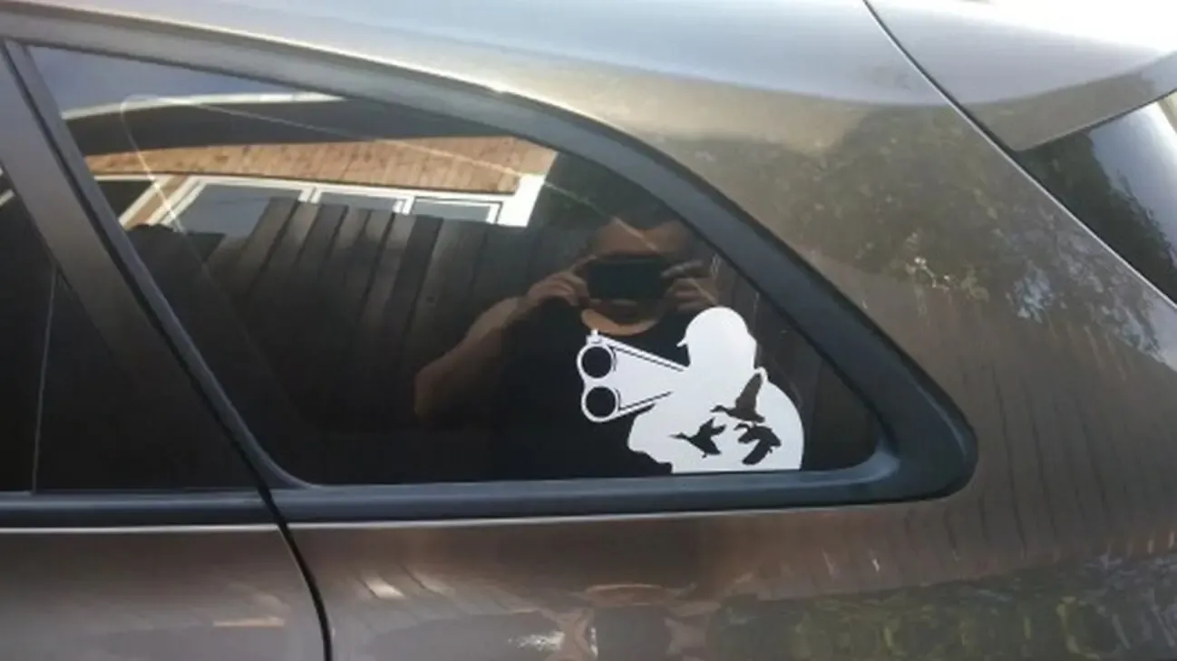 Наклейка на авто, мото Охотник Чёрная 6