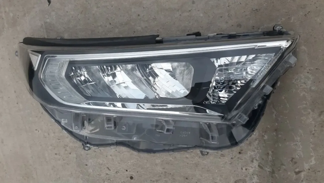 Toyota RAV4 Фара 8114542842 2