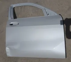 BMW X5 G05 Дверь передняя правая 41518738552