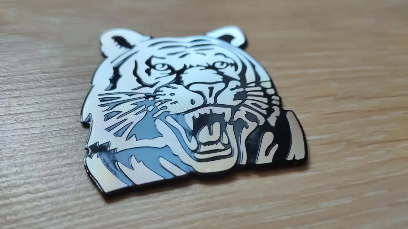 Наклейка на авто Тигр алюминиевая 4