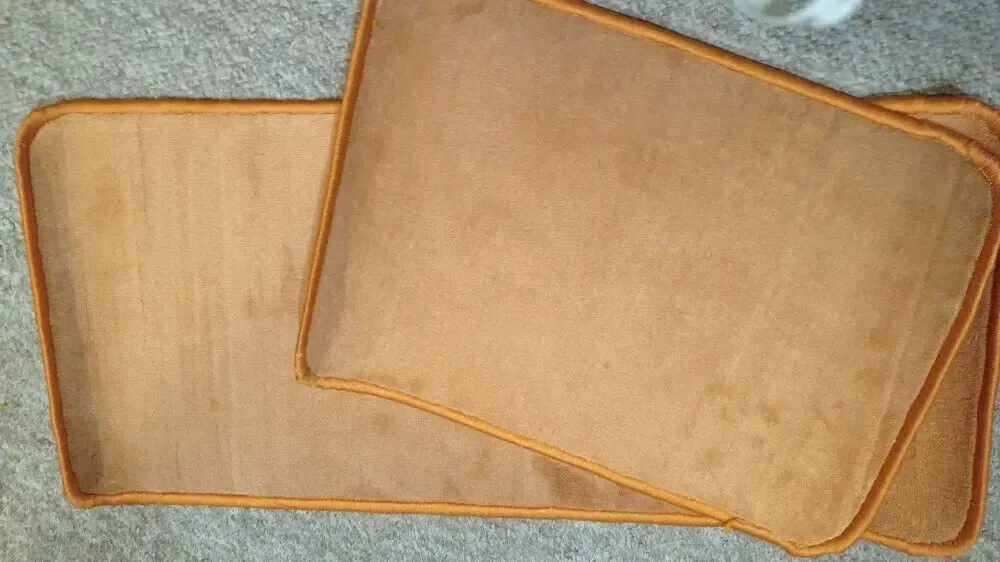 Комплект ковриков новых 3 шт. Цена за комплект 4