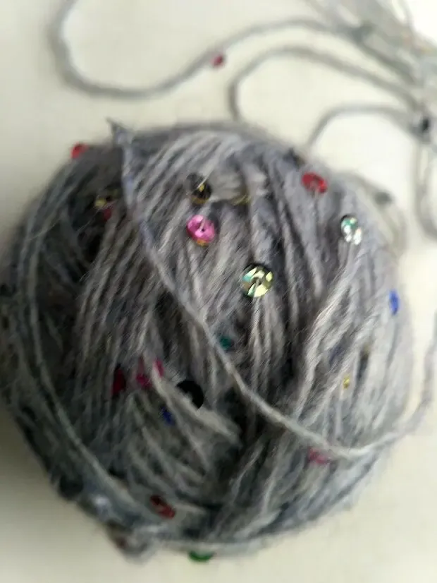 Пряжа нитки с пайетками серая с сиреневым оттенком Вес 48 гр 6