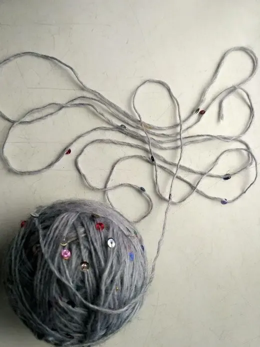 Пряжа нитки с пайетками серая с сиреневым оттенком Вес 48 гр 4