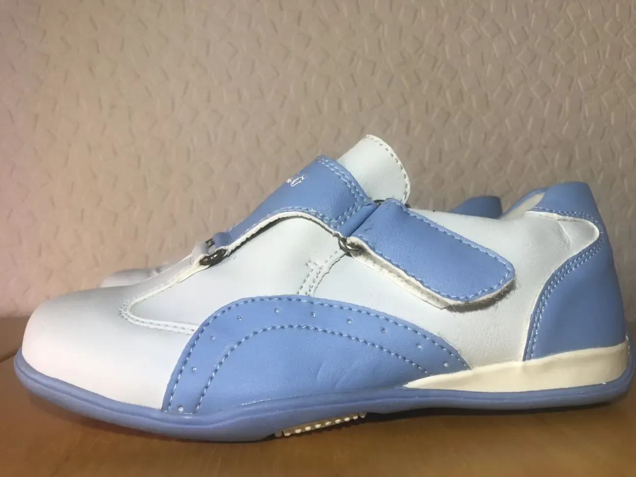 Продам кроссовки детские