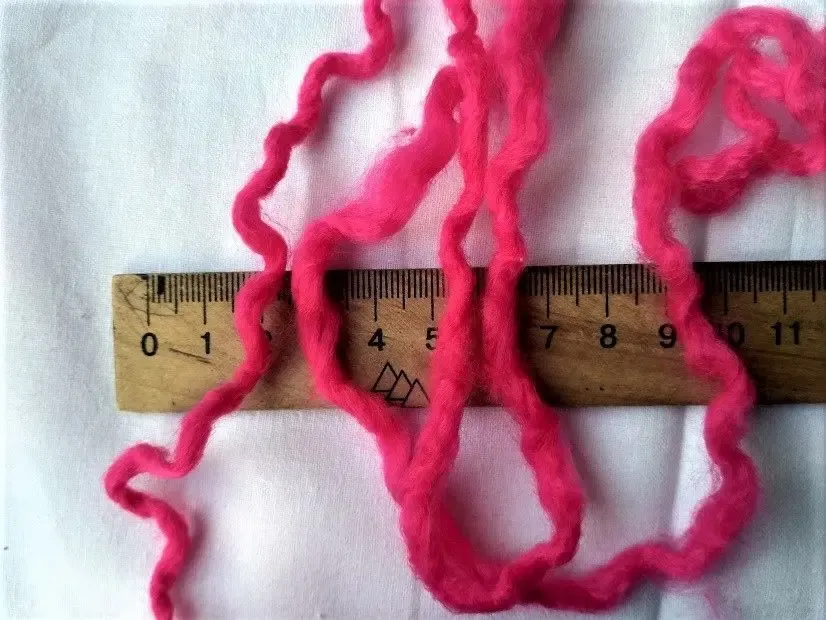 Пряжа нитки малиновые пушистые для рукоделия, поделок, вес  70 грамм 5