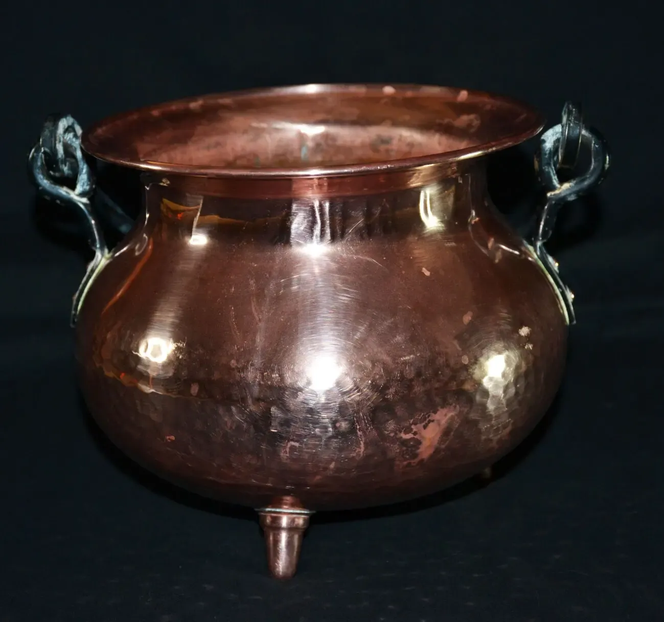 Антикварный медный горшок. Кованные ручки. Первая половина прошлого в