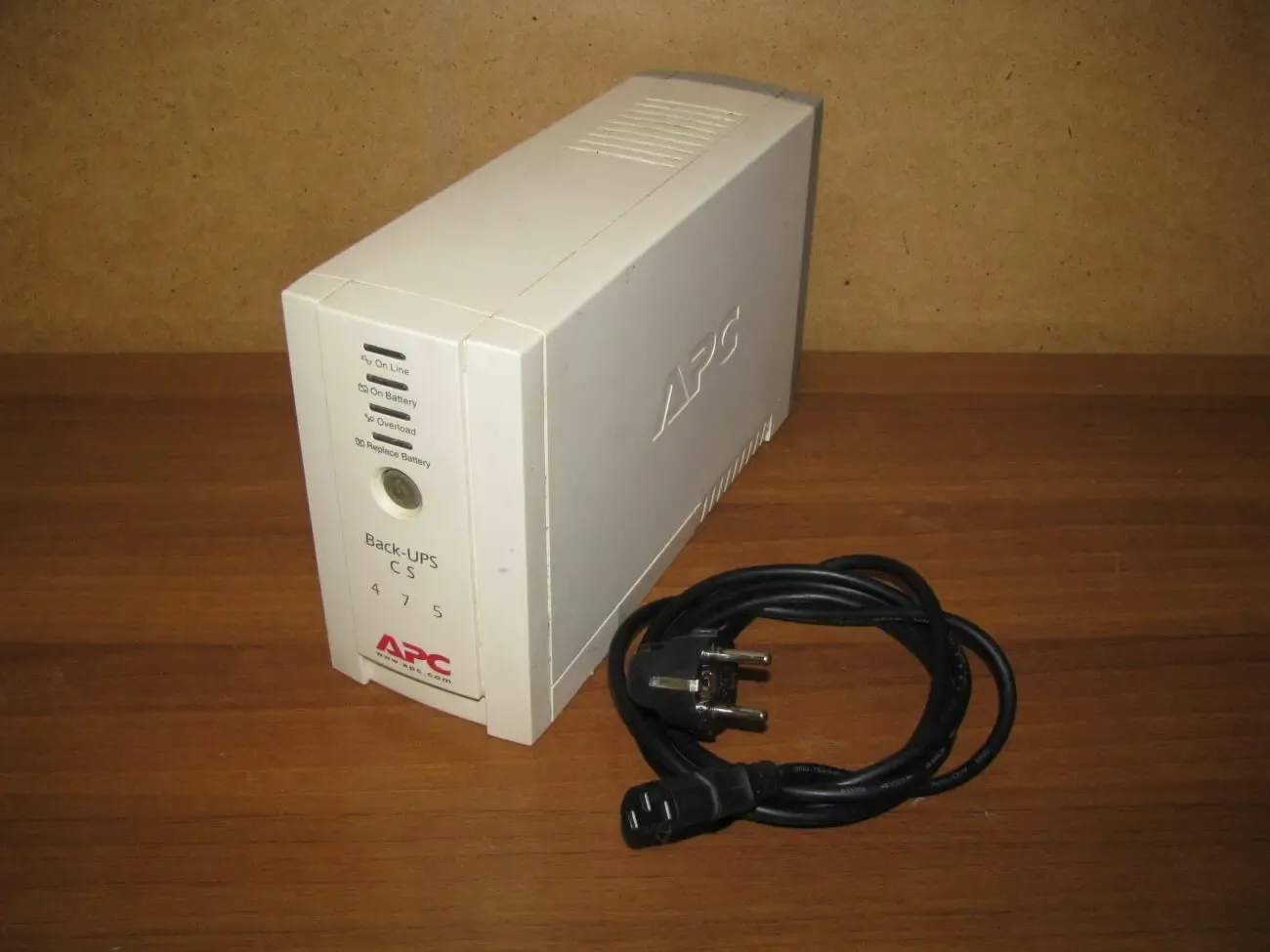 Источник бесперебойного питания APC Back-UPS CS 475, с АКБ, рабочий. 10