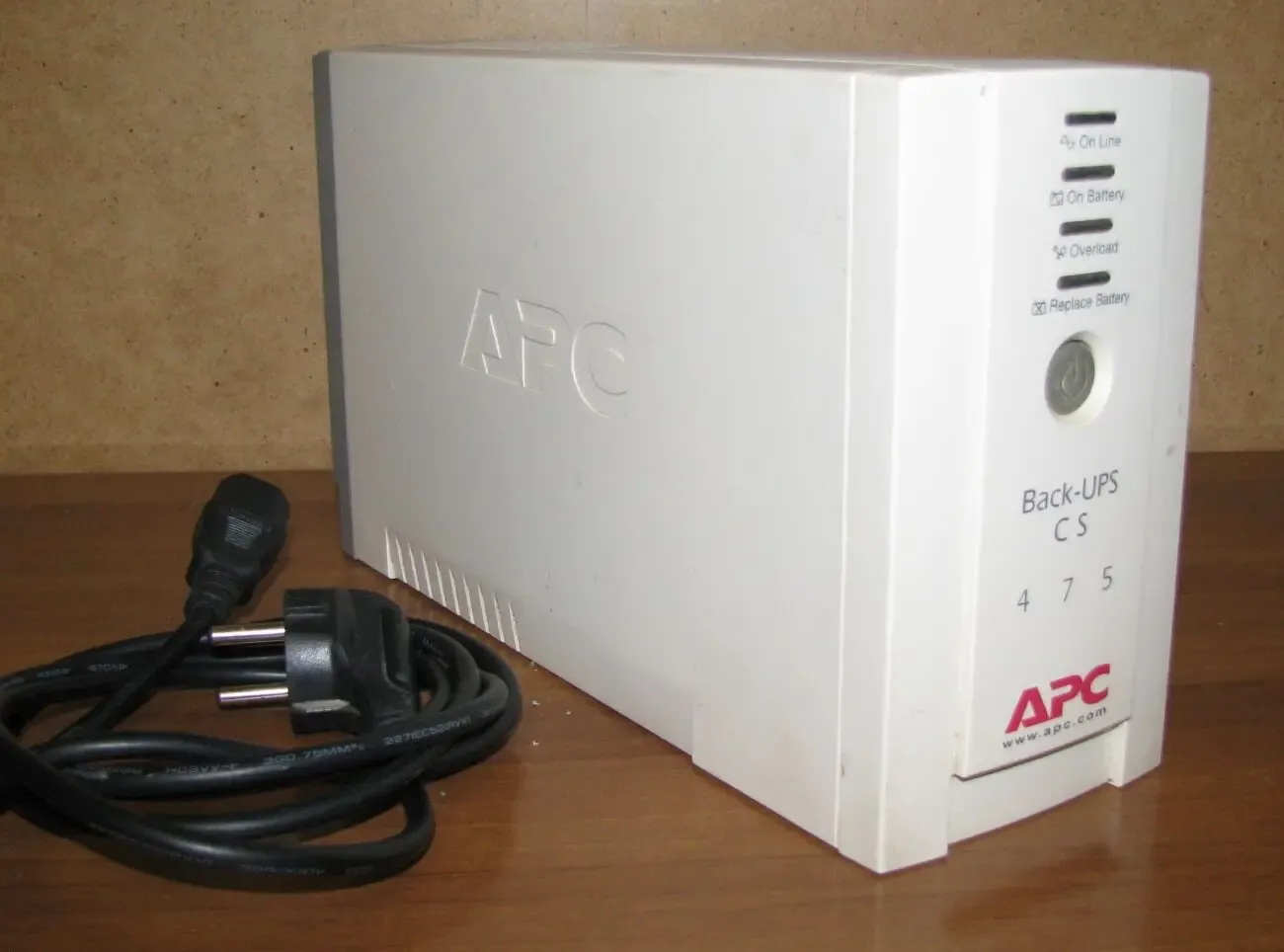 Источник бесперебойного питания APC Back-UPS CS 475, с АКБ, рабочий. 3