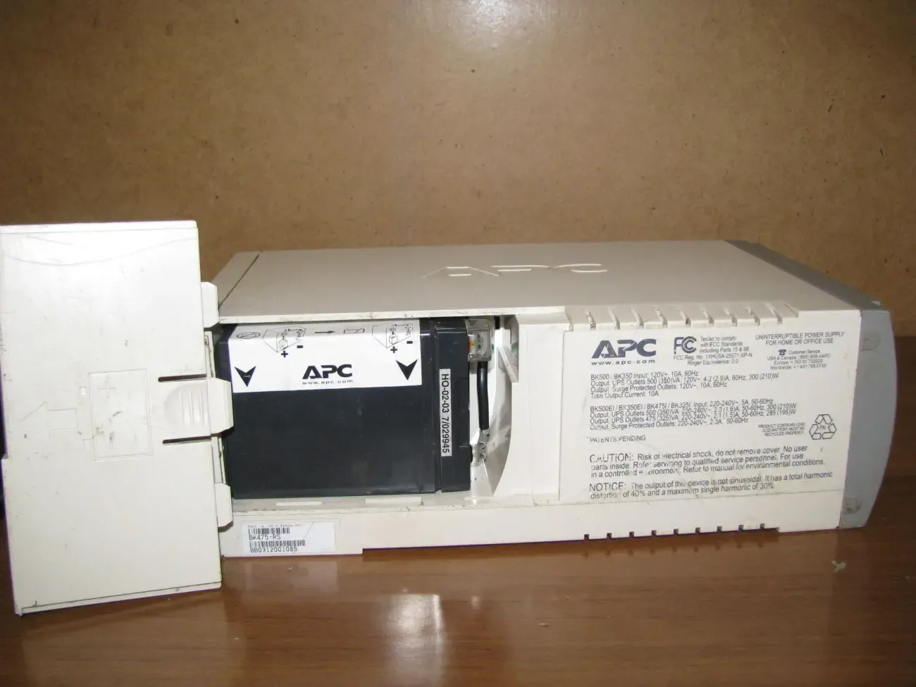 Источник бесперебойного питания APC Back-UPS CS 475, с АКБ, рабочий. 8
