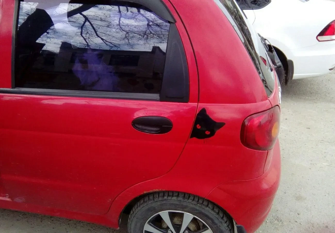 Наклейка на авто Кот Белая светоотражающая 3