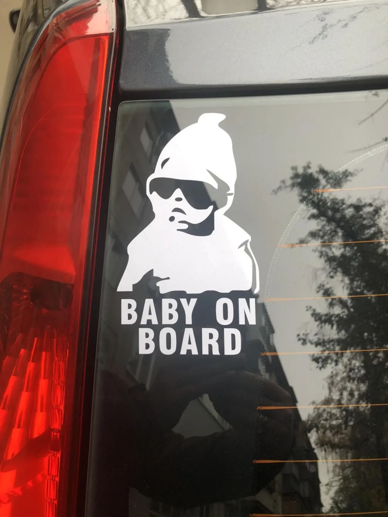 Наклейка Baby On Board Белая светоотражающая на авто 6