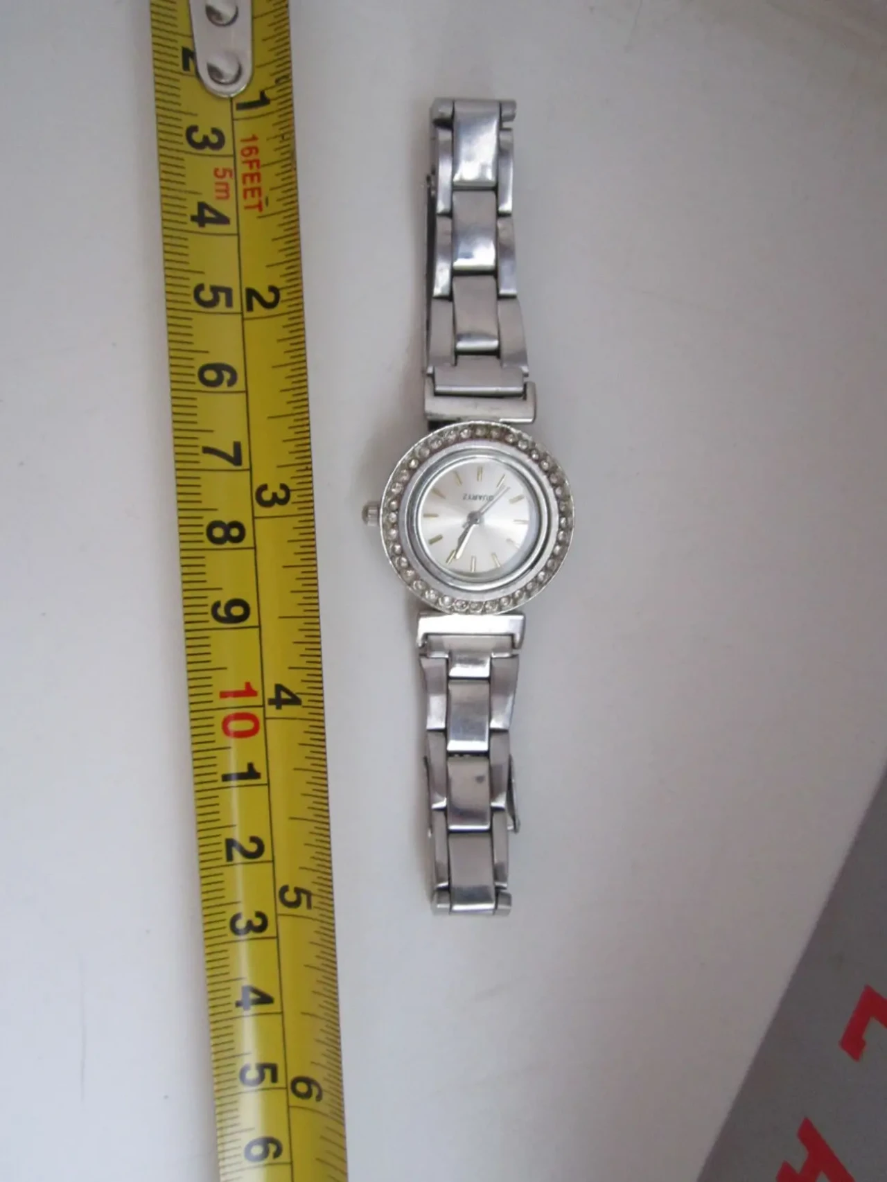 Часы женские с цирконами. На ходу. Кварц 2