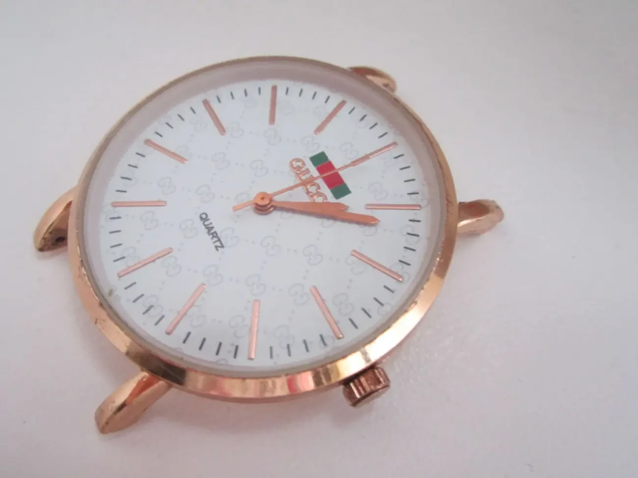 Часы женские CUGGI На ходу. Кварц