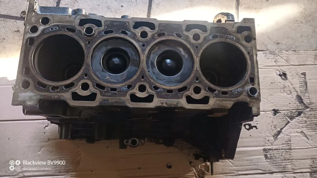 Блок двигуна Chevrolet Captiva 2.2CDTi z22d1 25182414 4