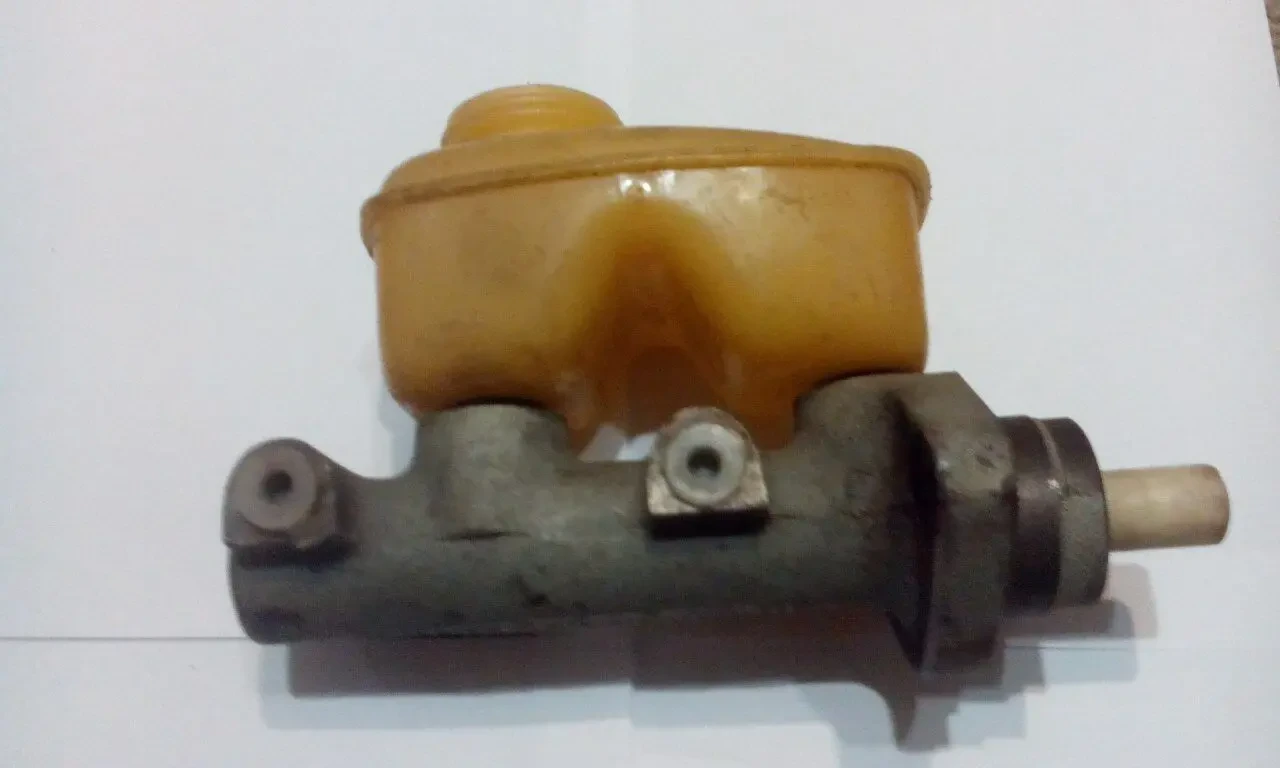 Продам оригин главный тормозной цилиндр для Москвич (412-3505015 ГАЗ)