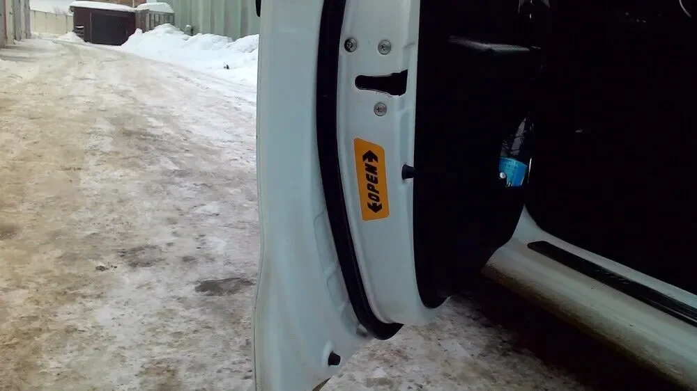 Наклейки на двери авто Open светоотражающая 4