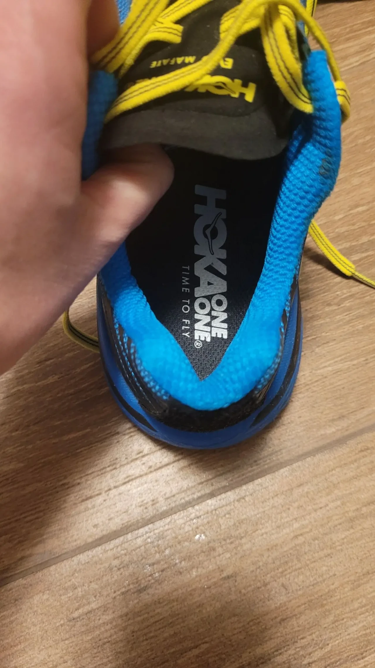 Продам фірмові кросівки Hoka 38розм. 4