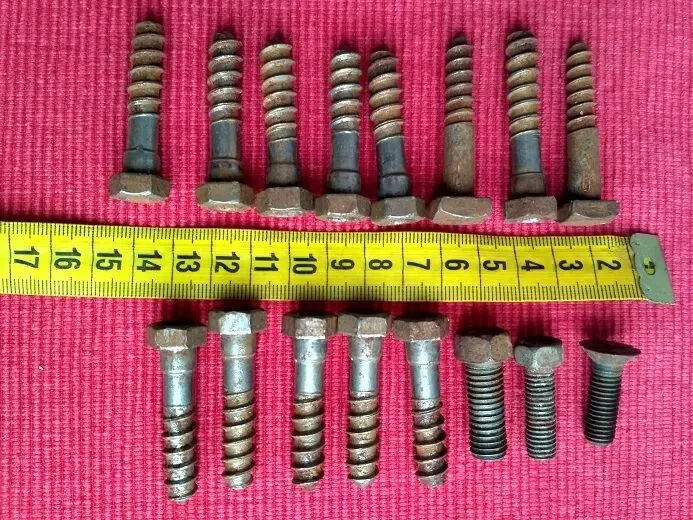 Инструмент ручной  пробойники, метчики, болты, винты раритет 8