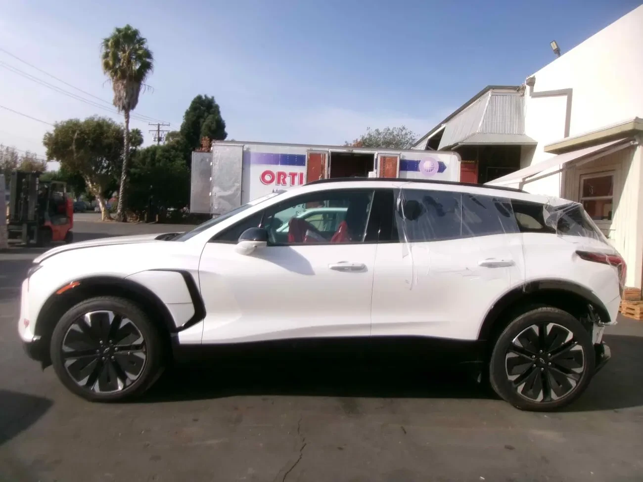 Новинка на авторозбиранні Chevrolet Blazer EV RS 2024 року випуску.